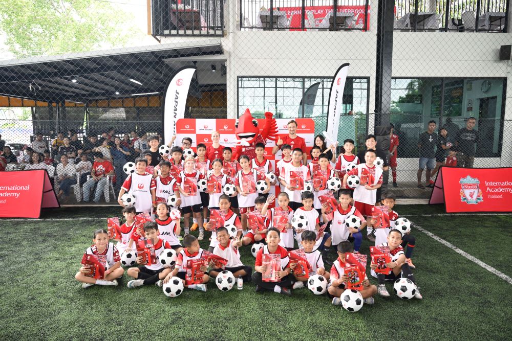 JAL จับมือ Liverpool FC พา “LFC Soccer Clinic” สู่ไทย 32 เยาวชนฝึกฟุตบอลตามแบบ “The Liverpool Way”