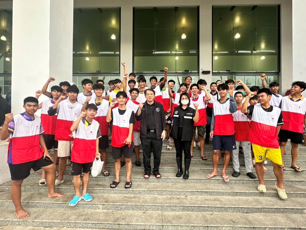 พลังอาสาลุยน้ำท่วม! กาชาดผนึกเครือข่าย ขนถุงยังชีพ 5,600 ถุง–ข้าวกล่อง 10,000 กล่อง ถึงมือประชาชน